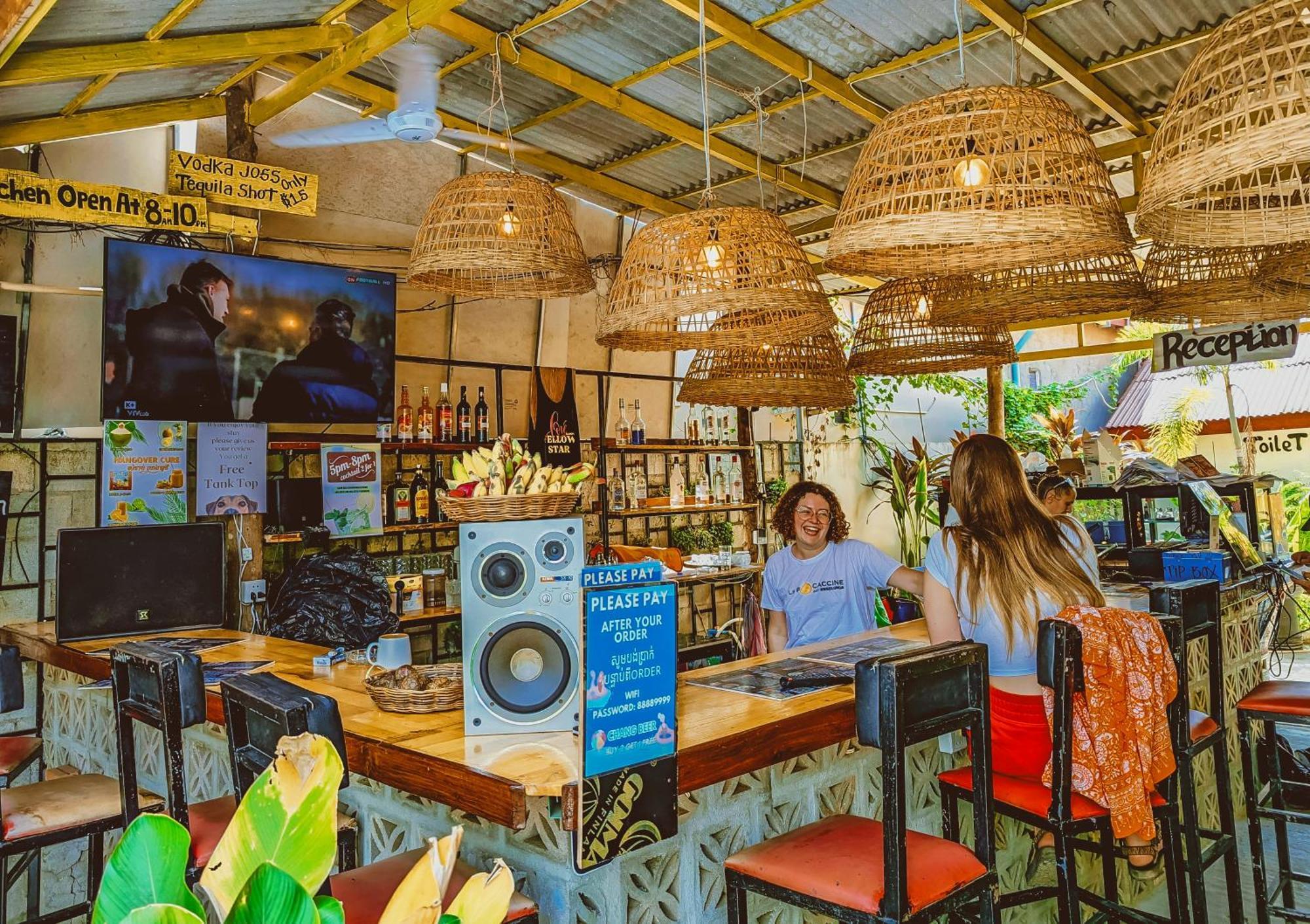 Yellow Star Hostel Kampot Bagian luar foto