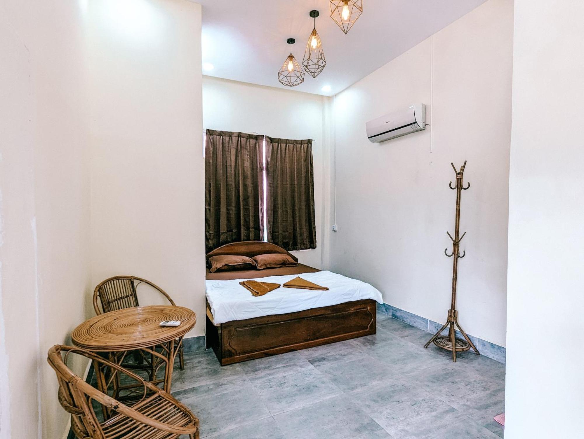 Yellow Star Hostel Kampot Bagian luar foto