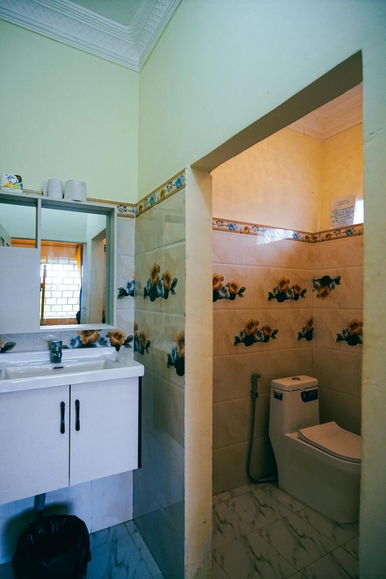 Yellow Star Hostel Kampot Bagian luar foto