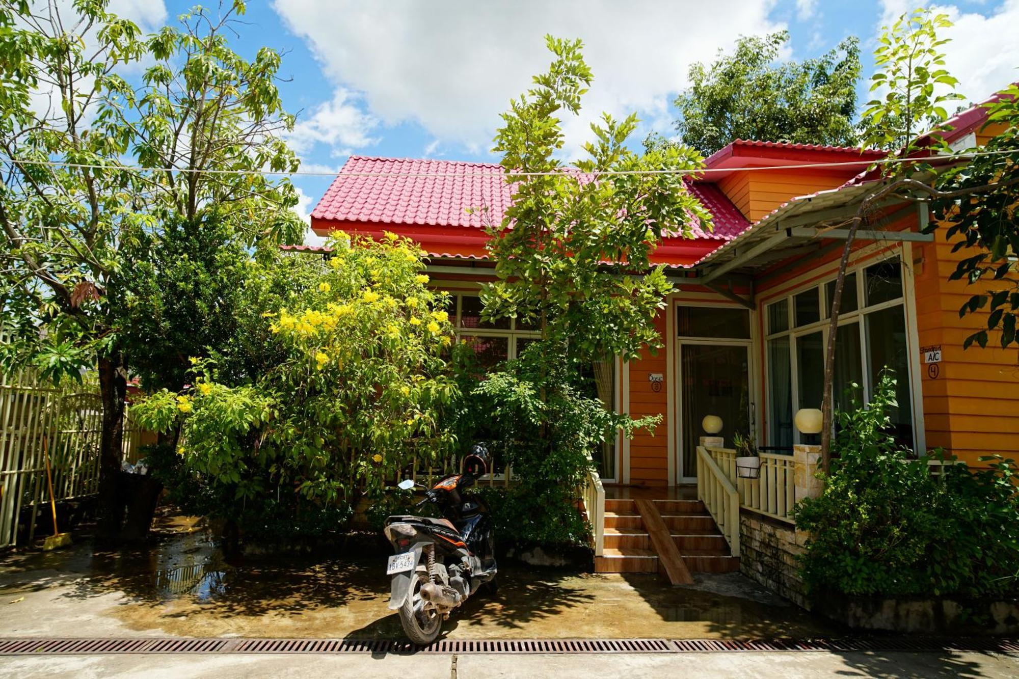 Yellow Star Hostel Kampot Bagian luar foto